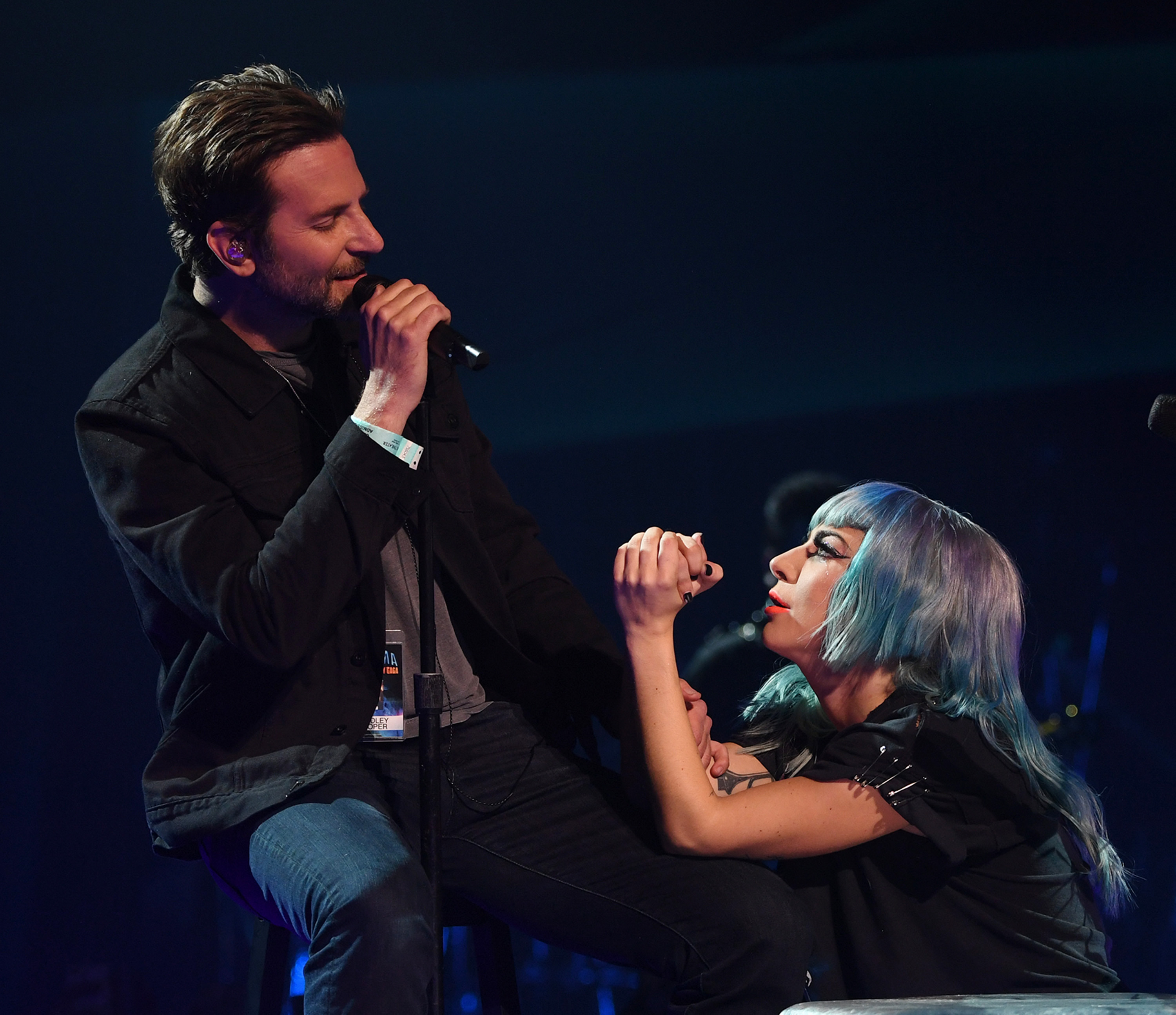 Lady Gaga And Bradley Cooper Perform Shallow Together Ticketmaster Blog